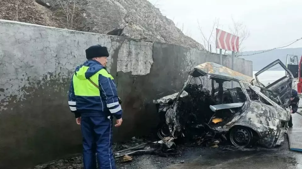 О бетонную стену разбился 18-летний уралец в Михайловске