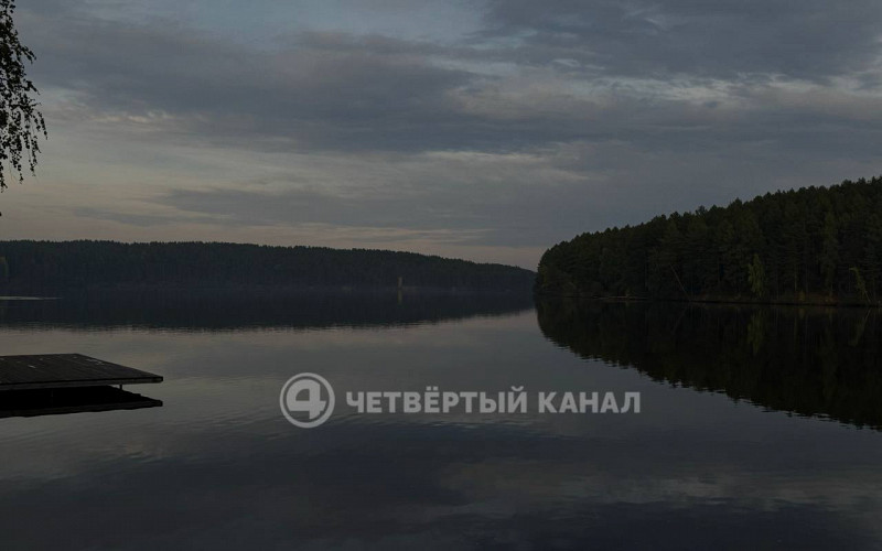 Школьник спас одну из сестер, провалившихся под лед в Реже