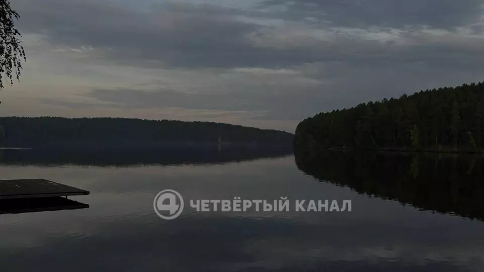 Школьник спас одну из сестер, провалившихся под лед в Реже