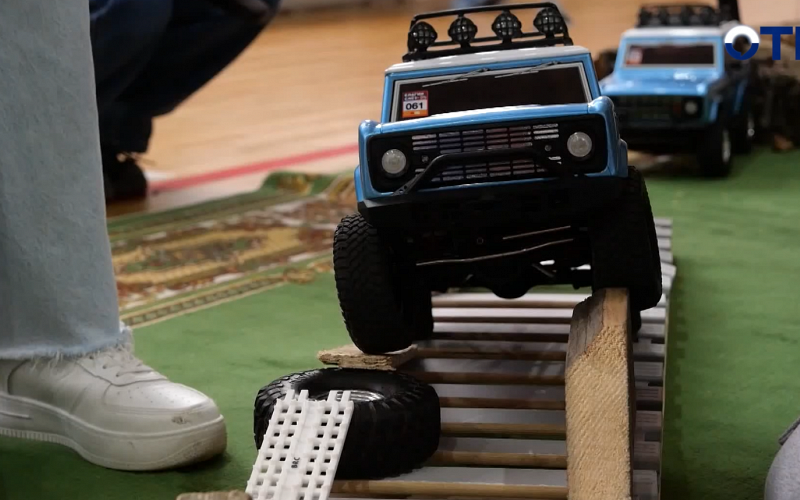 Первые сельские соревнования на радиоуправляемых машинках