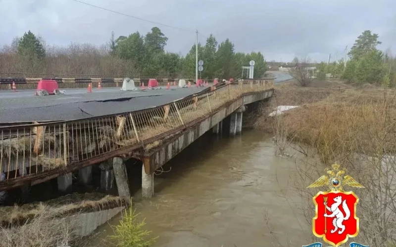 Река Утка размыла мост в Первоуральском районе