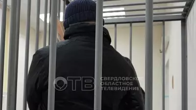 Осуждённый сбежал из колонии-поселения и поехал за женской лаской в Берёзовский
