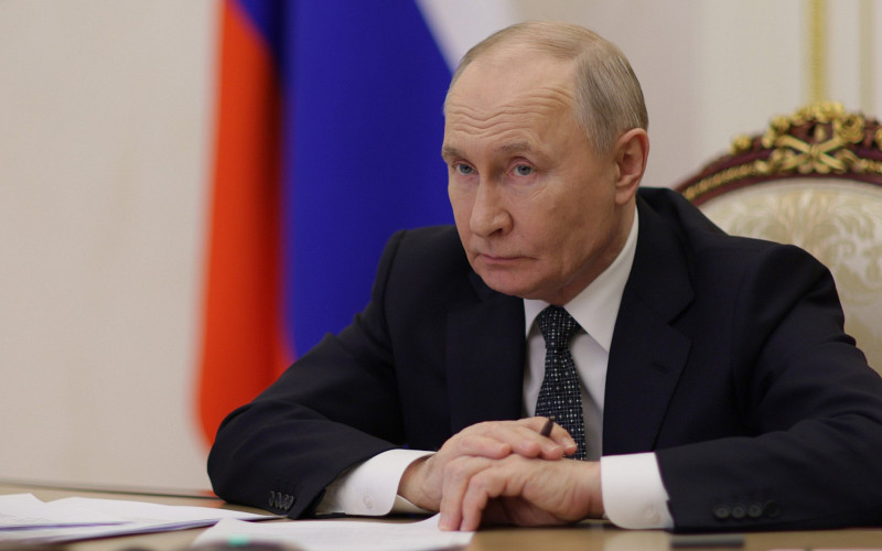 Владимир Путин наградил выдающихся уральцев