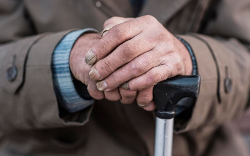 Как защитить родственника с деменцией от блужданий: советы психиатра