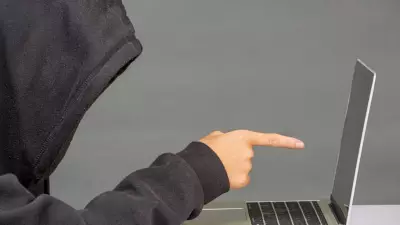 Как не стать жертвой мошенников в 2026 году — советы финансового эксперта