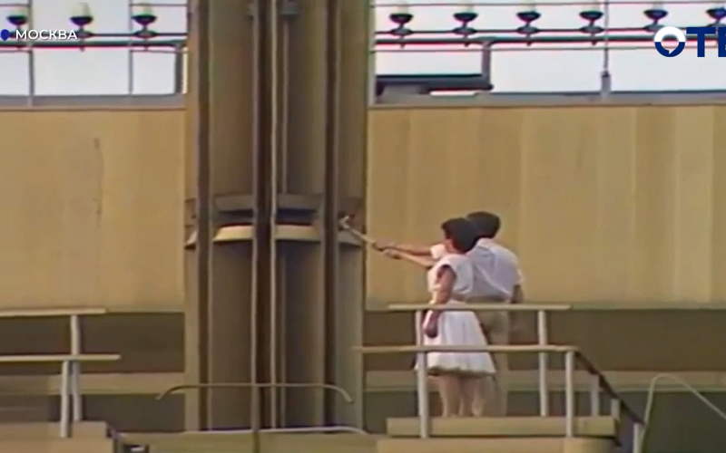 40 лет спустя: слесарь-сборщик "Уралмаша" зажёг огонь Всемирного фестиваля молодёжи в 1985 году