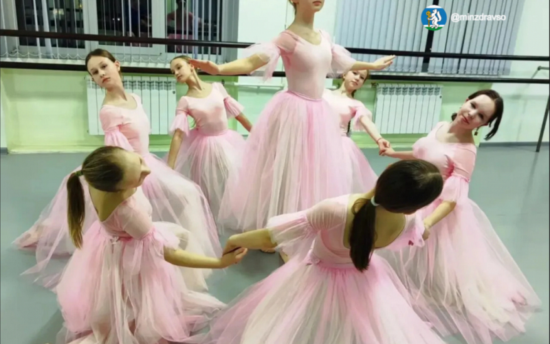 Десять месяцев борьбы после тяжёлой травмы позвоночника: 12-летняя Алиса из Режа снова танцует