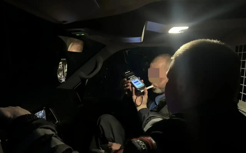 Безобразно пьяного водителя остановили в Асбесте