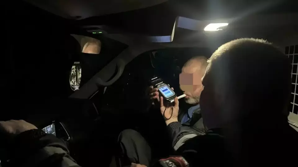 Безобразно пьяного водителя остановили в Асбесте