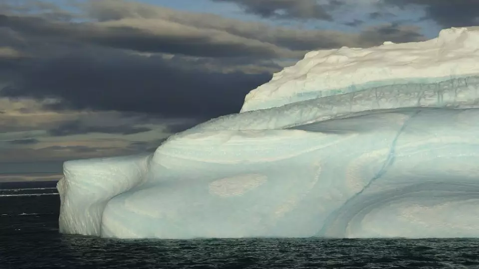 Крупнейший в мире айсберг А23а распался на мелкие части