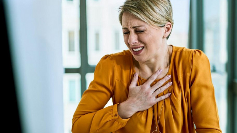 Нужно искать способы борьбы со стрессом помимо красного вина — мнение кардиолога