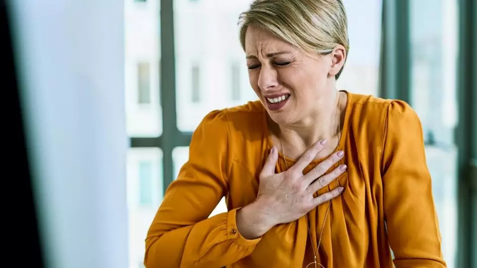 Нужно искать способы борьбы со стрессом помимо красного вина — мнение кардиолога