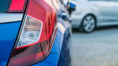 Юристы объяснили, почему машины ГИБДД ездят без триколора на номерах