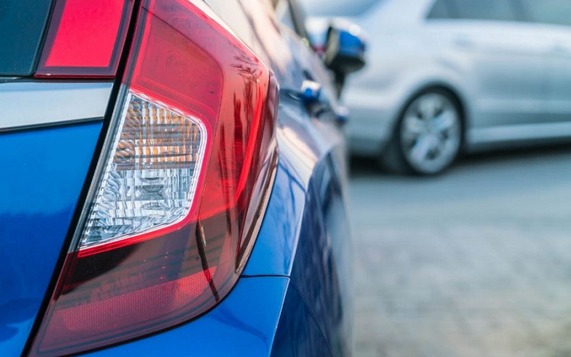 Юристы объяснили, почему машины ГИБДД ездят без триколора на номерах