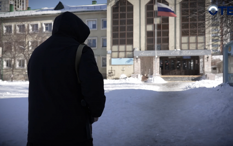 «Действовать на уровне рефлексов»: как выжить при нападении скулшутера, показали уральские правоохранители