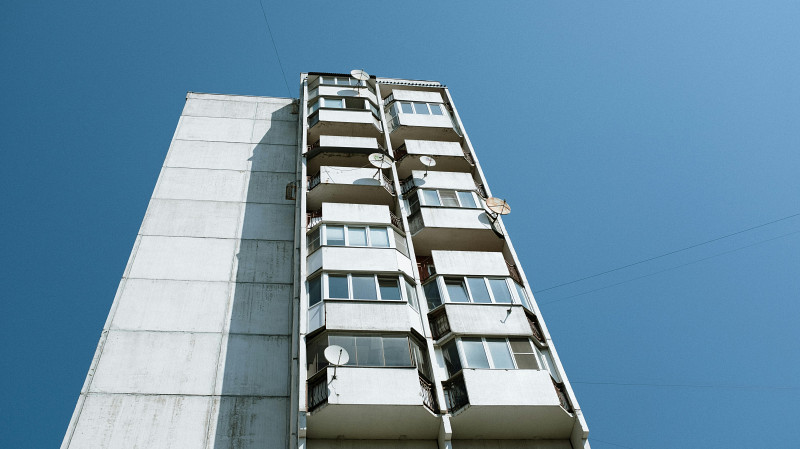 В Кировграде после ссоры и драки двое мужчин выбросили своего знакомого с третьего этажа
