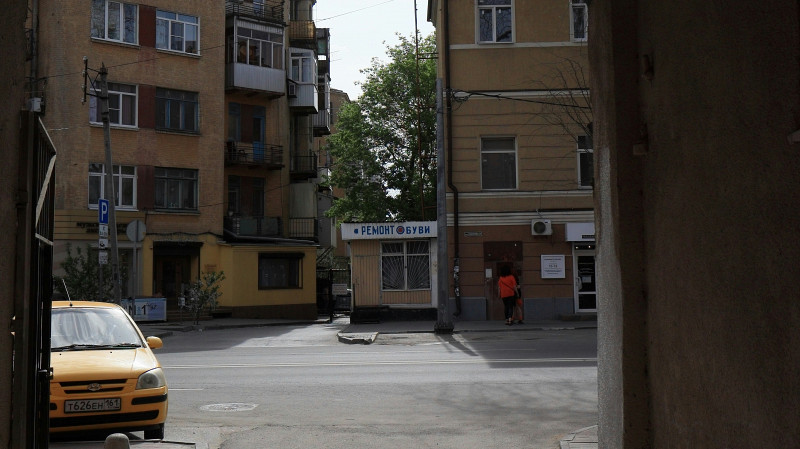 В Каменске-Уральском мужчина удерживал в квартире соседскую девочку