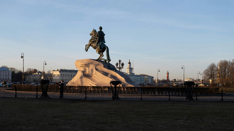 В Екатеринбурге открыли мемориал Петру Первому и его супруге Екатерине I