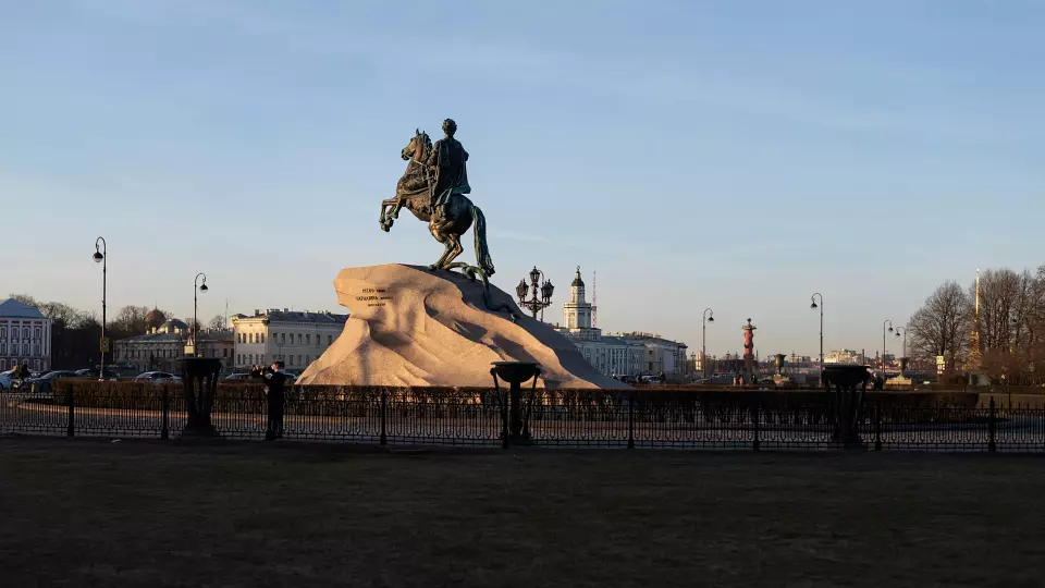 В Екатеринбурге открыли мемориал Петру Первому и его супруге Екатерине I