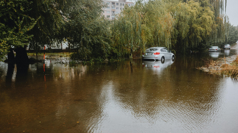 Мусор в ливнёвках – причина вчерашнего потопа в Екатеринбурге