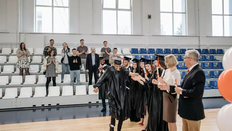 В УрФО больше 44 тысяч выпускников 11 классов окончили школу в этом году