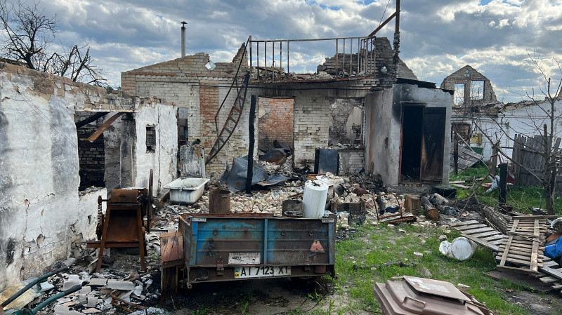 Неравнодушные свердловчане помогают сгоревшему Дому-приюту в поселке Садовый