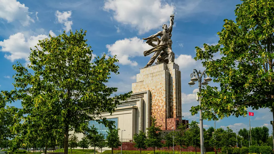 В Екатеринбурге появится стела «Город трудовой доблести» за 50 млн рублей