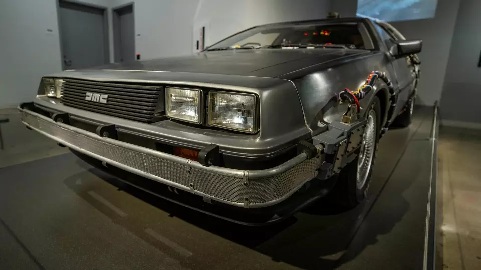 «Назад в будущее»: в Свердловской области замечен автомобиль DeLorean из культового из фильма