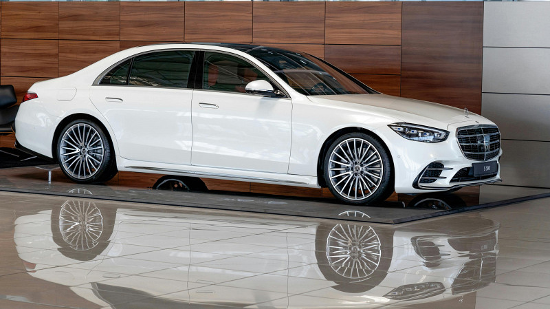 Концерн Mercedes-Benz покидает Россию