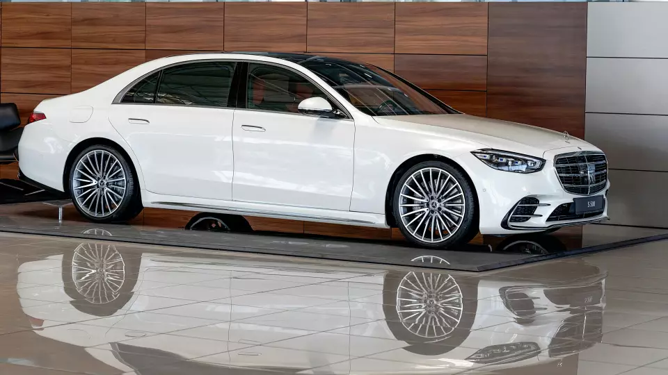 Концерн Mercedes-Benz покидает Россию