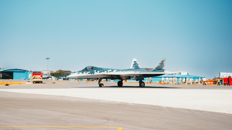 Озвучены имена погибших пилотов при крушении истребителя Су-30 в Иркутске