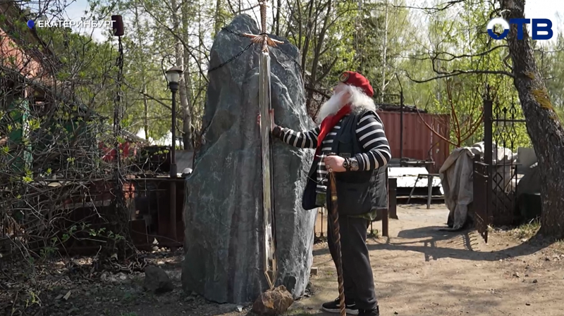 Знаменитый уральский кузнец выковал “Меч Победы”