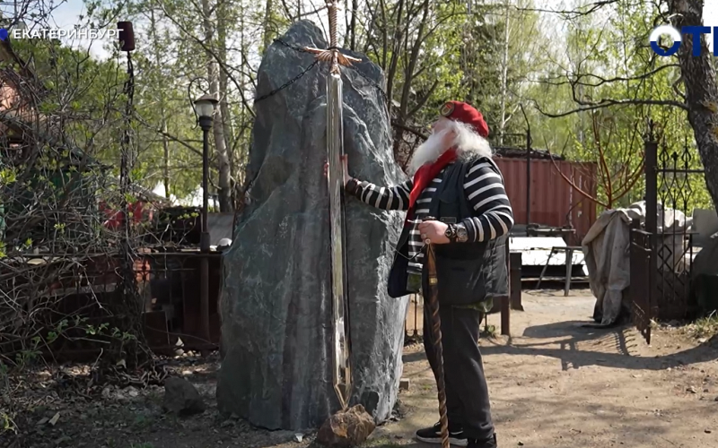 Знаменитый уральский кузнец выковал “Меч Победы”