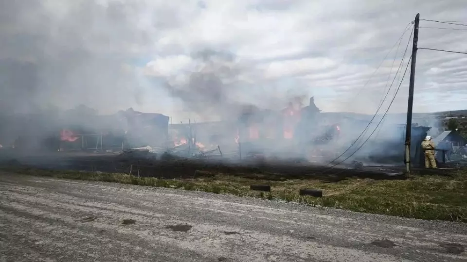 В Бисерти горят семь домов