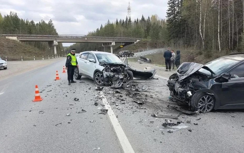 Один человек погиб и шестеро пострадали в массовом ДТП под Нижним Тагилом