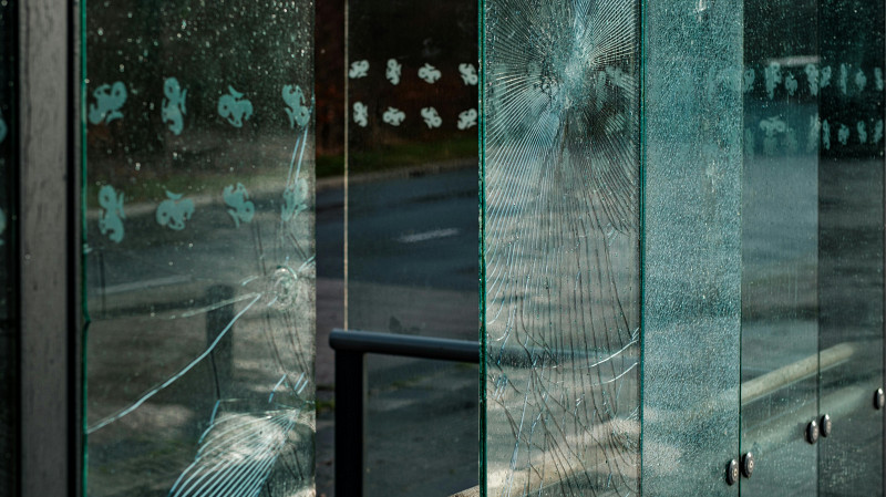 Молодым людям, стрелявшим по торговым павильонам в центре Серова, предъявлено обвинение
