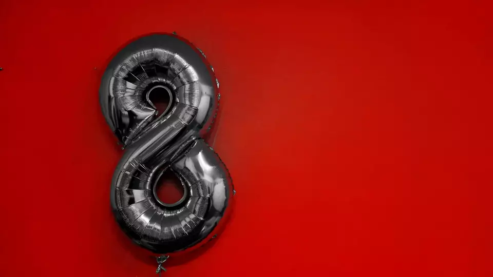 8: восемь - цифра, число и символ