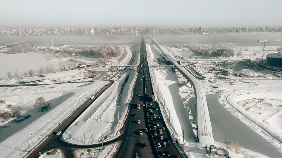 В Югре столкнулись Volkswagen с автобусом, пассажир погиб