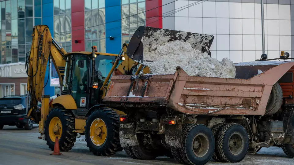 За трое суток с улиц Екатеринбурга вывезли более 20 тыс. тонн снега