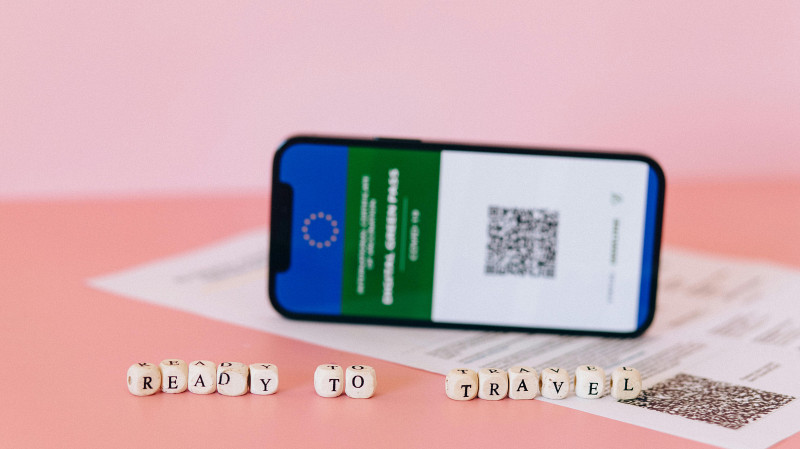 Водительские права и QR-код: документы для попадания в ТЦ Свердловской обалсти