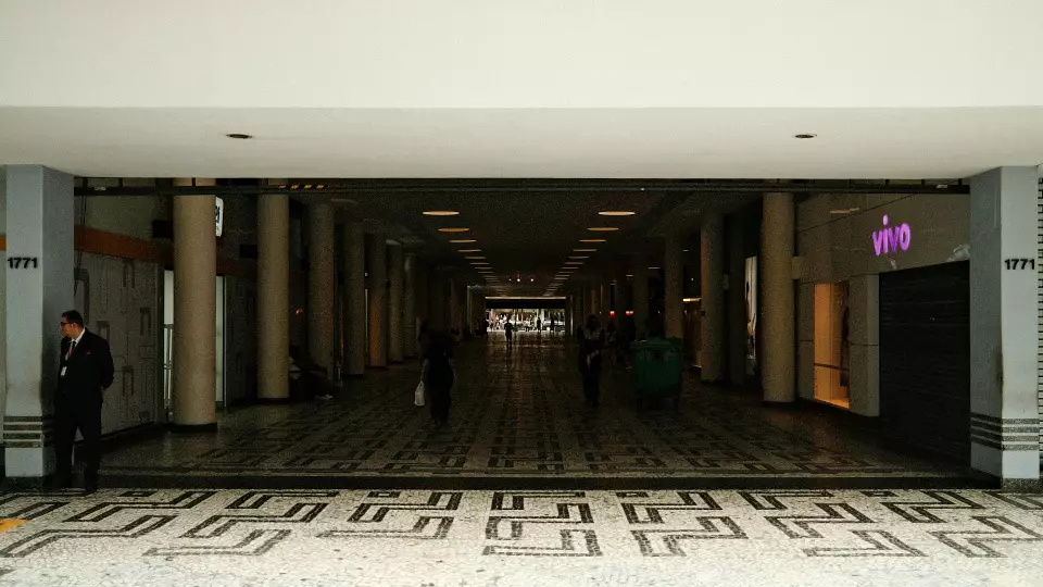 Несовершеннолетним уральцам запретят вход в торговые центры