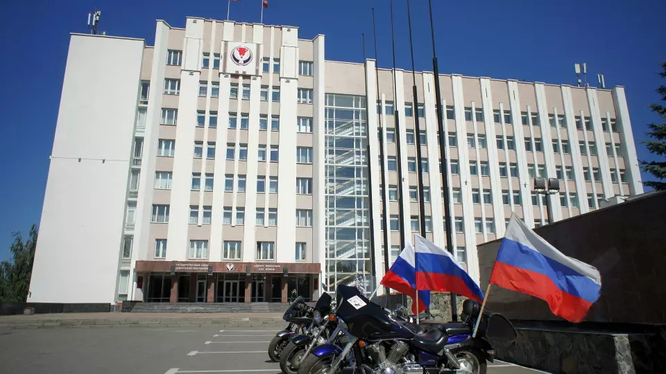В Богдановиче погиб 34-летний байкер, налетев на бордюрный камень