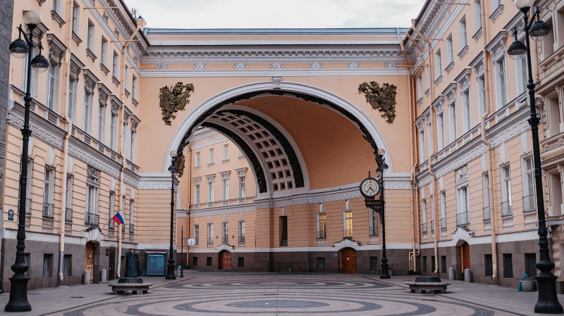 Более 7000 екатеринбуржцев привились от ковида благодаря дворовой вакцинации