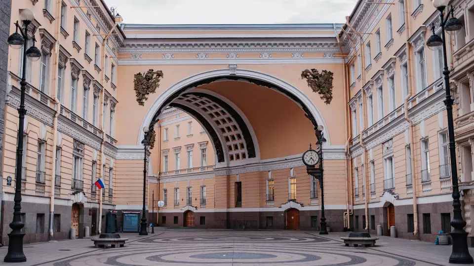 Более 7000 екатеринбуржцев привились от ковида благодаря дворовой вакцинации