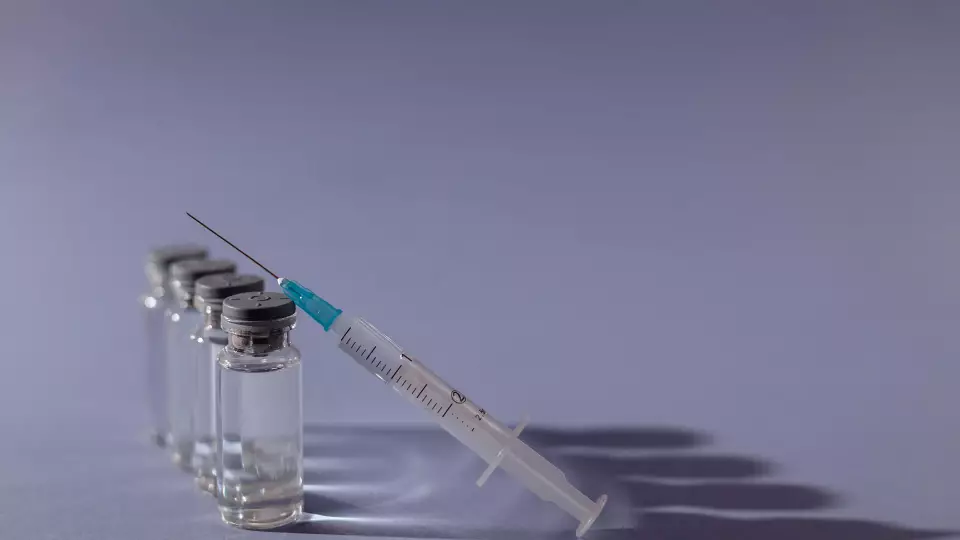 Россиянам придётся прививаться от COVID-19 ежегодно