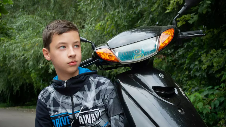 На Уралмаше 8-летний мальчик на самокате попал в ДТП