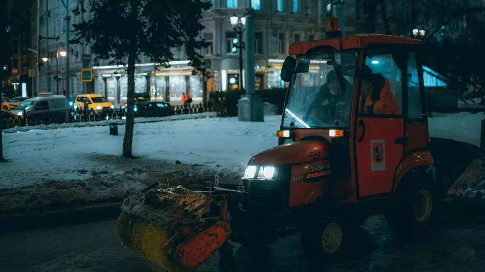 В Екатеринбурге ищут тракториста, который сбил школьницу