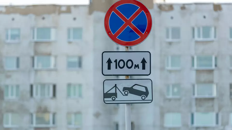 На трёх улицах Екатеринбурга запретят парковку автомобилей