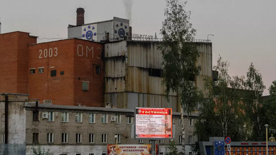 Крупный пожар в Среднеуральске: загорелся ангар на Ленина