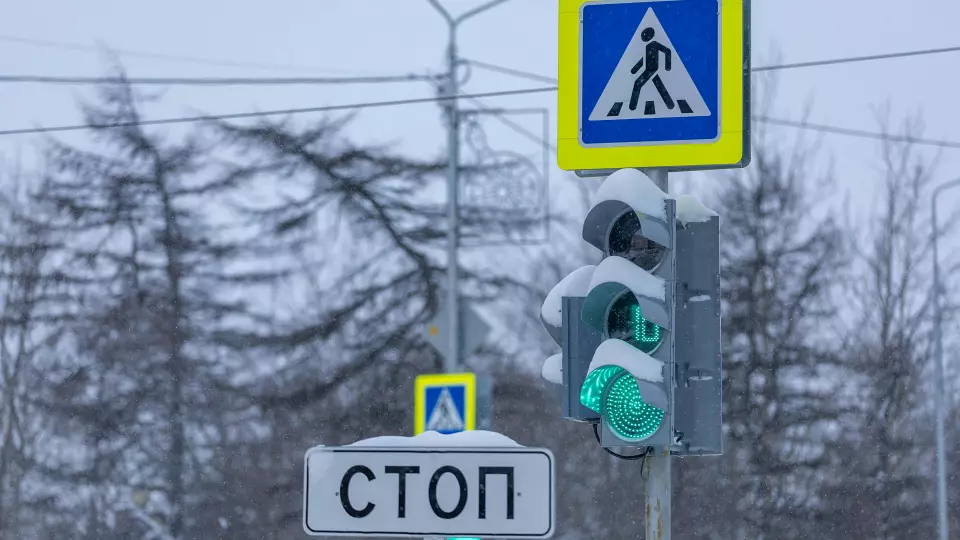 Пьяный водитель внедорожника сбил двух подростков на самокате